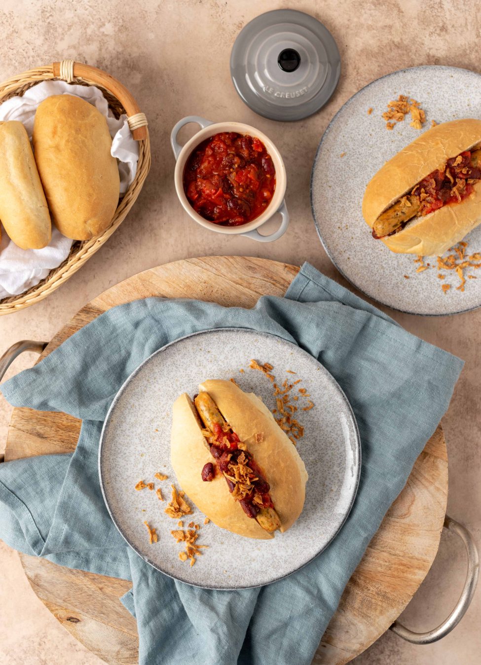 Vegetarische hotdogs met chili sin carne