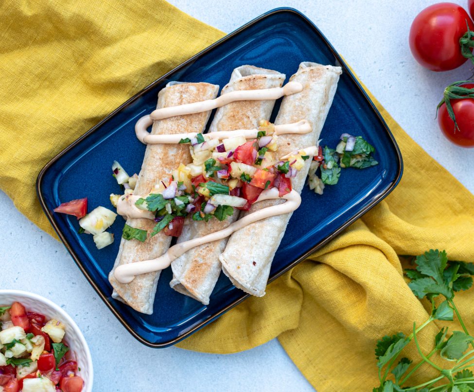 Zoete aardappel taquitos met frisse ananas salsa