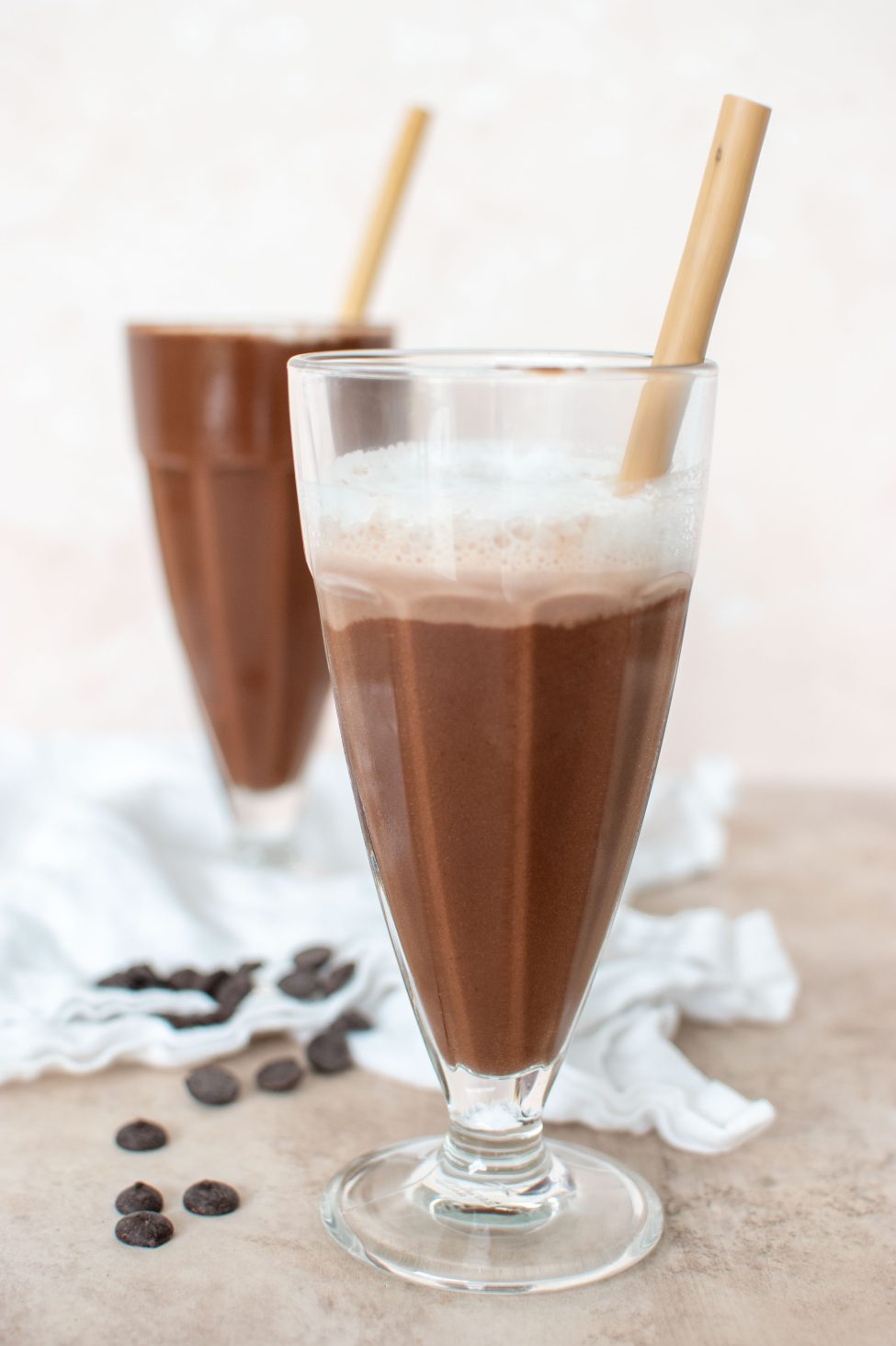 Gezonde chocolademilkshake met een vleugje koffie