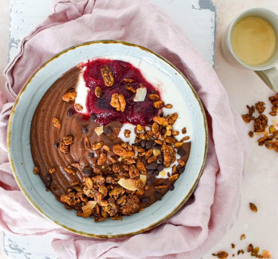 Zoete aardappel smoothiebowl met chocolade