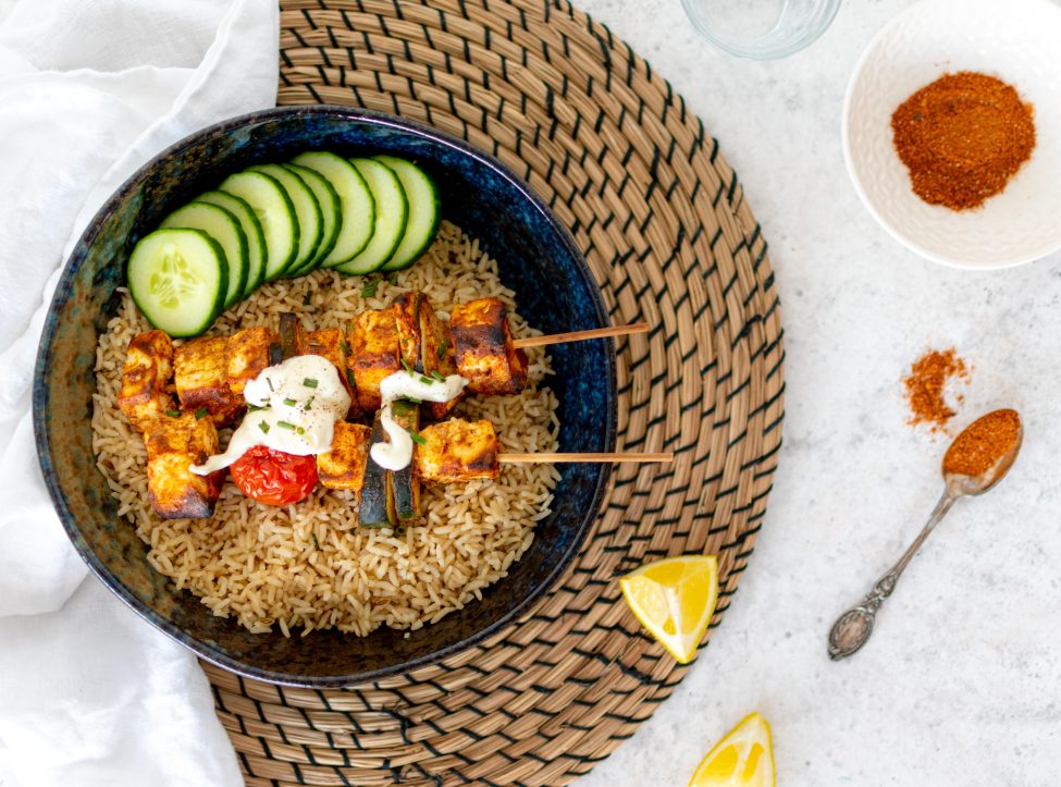 Indiase vegetarische spiesjes met Indiase rijst (jeera rice)