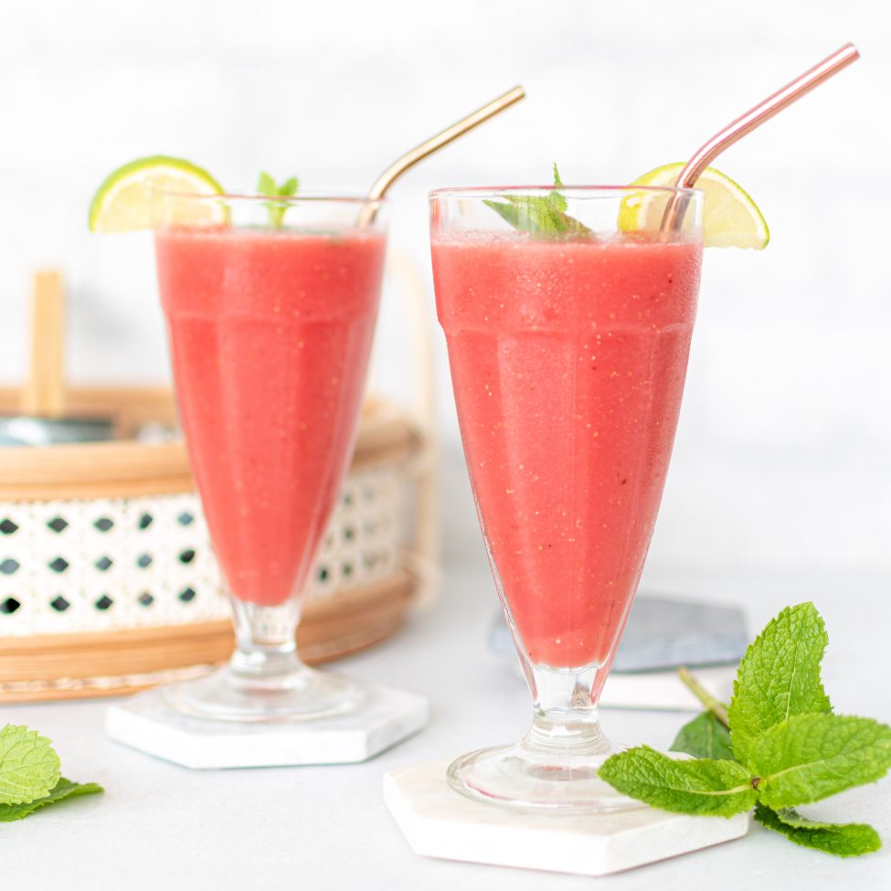 Zelf slush puppy maken met aardbeien en watermeloen