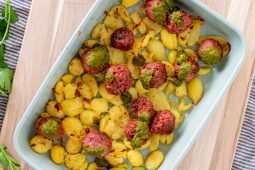 Traybake met smashed potatoes en vegetarisch gehakt