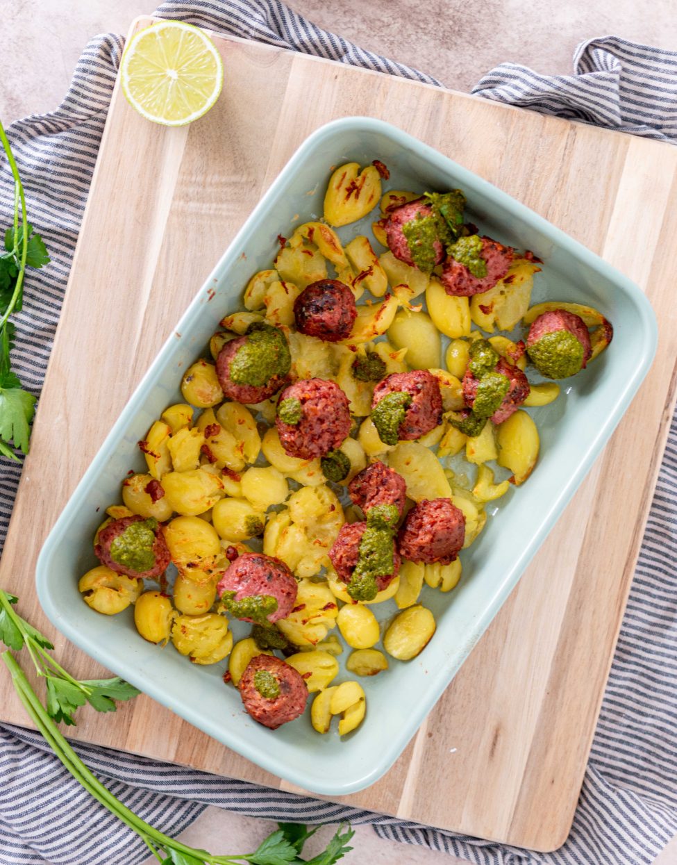 Traybake met smashed potatoes en vegetarisch gehakt