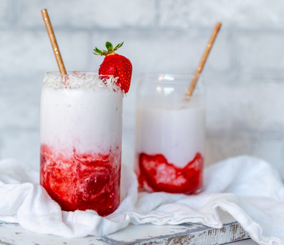 Frozen aardbei daiquiri mocktail met kokos