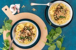 Tagliatelle met zalm, spinazie en zongedroogde tomaat