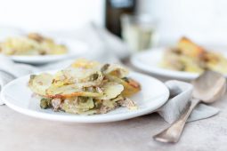 Aardappelschotel uit de oven met tonijn