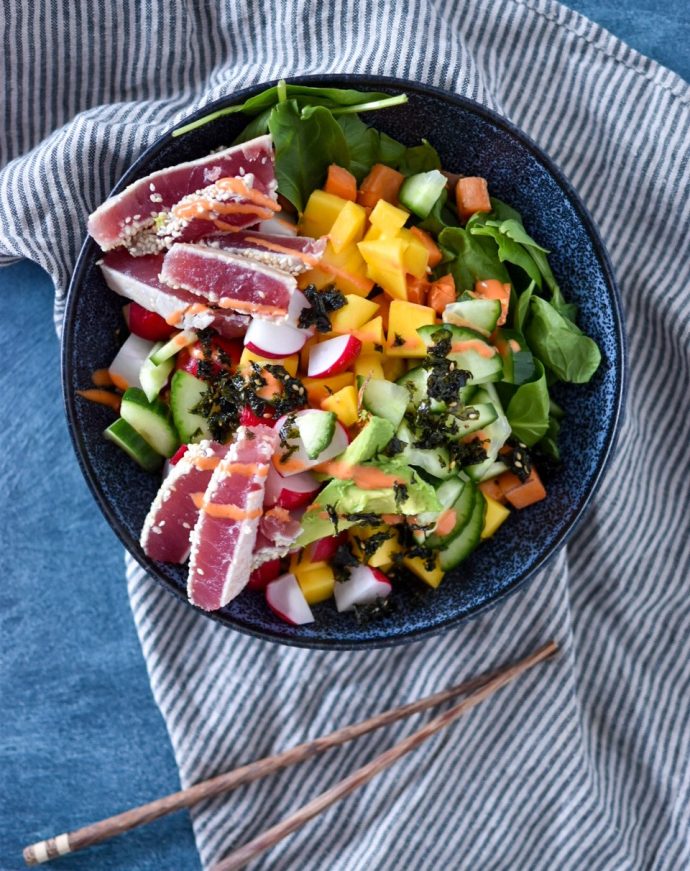 Tonijn tataki poke bowl
