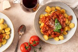 Gnocchi bolognese (gnocchi met bolognesesaus)
