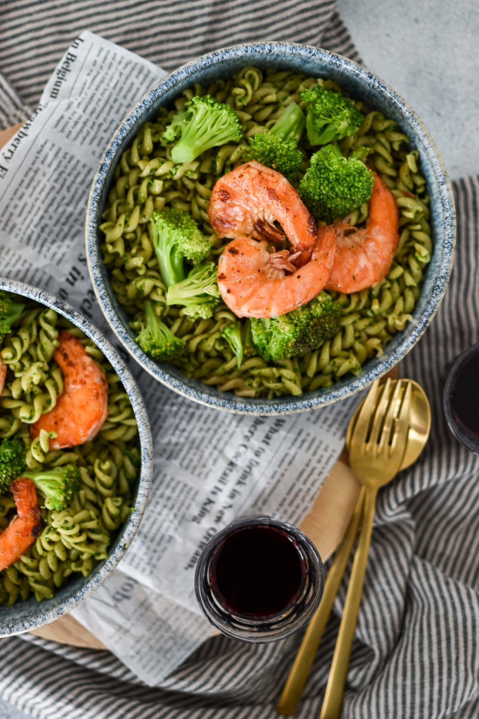 Pasta met broccoli, spinaziesaus en garnalen