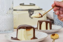 Zelf vanille pudding maken (met chocoladesaus)