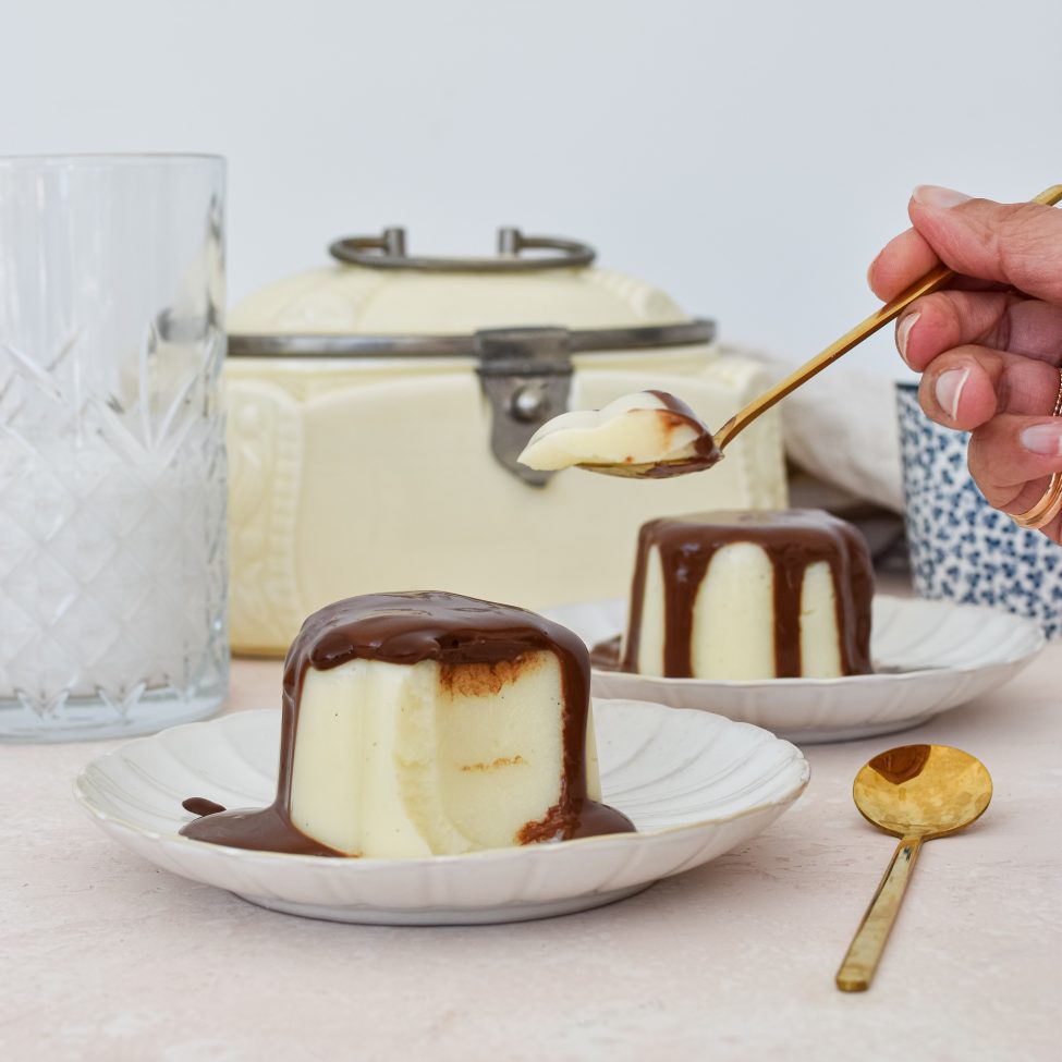 Zelf vanille pudding maken (met chocoladesaus)