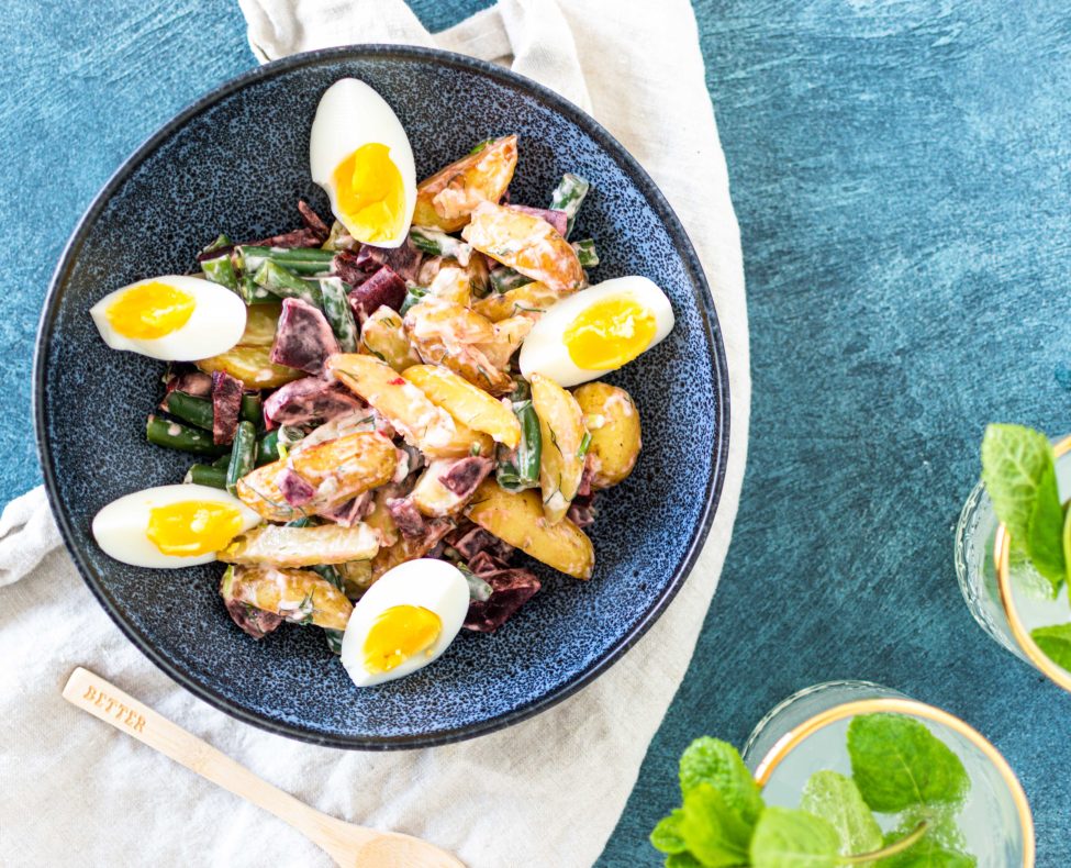 Aardappelsalade met sperziebonen, bietjes en ei