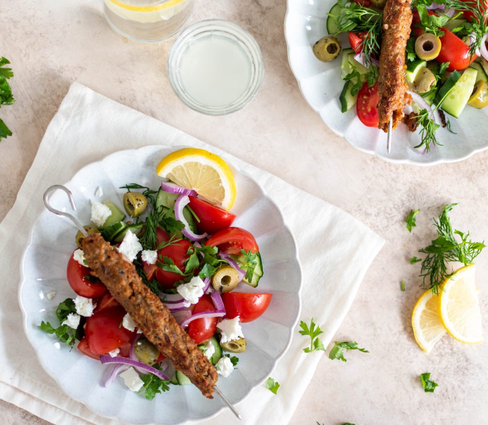 Griekse salade met bifteki