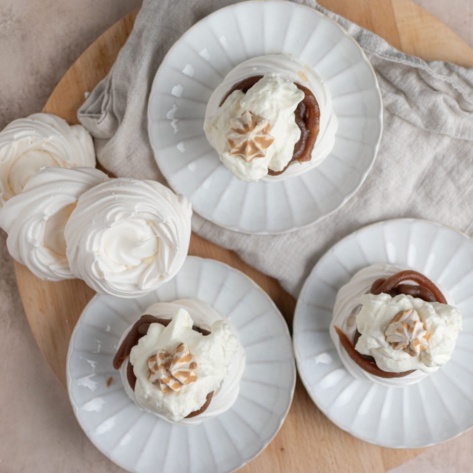 Mont Blanc dessert (meringue, kastanje en slagroom)