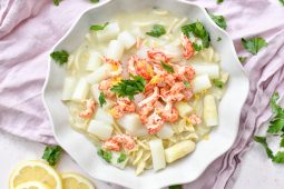 Romige pasta met asperges en rivierkreeftjes