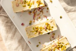 Pistache repen met granola bodem