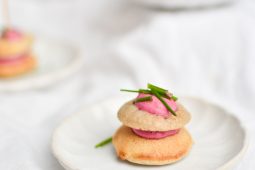 Blini met bietencreme (vegetarisch voorgerecht)