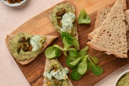 Heerlijk aubergine spread met kruidendressing