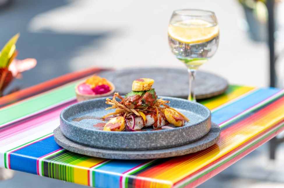Buiten tafelen: zo creëer je thuis de perfecte setting voor een tuindiner